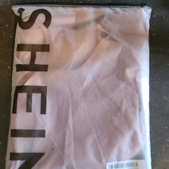 NWOT Cami top with keyhole back - Picture 4 of 4